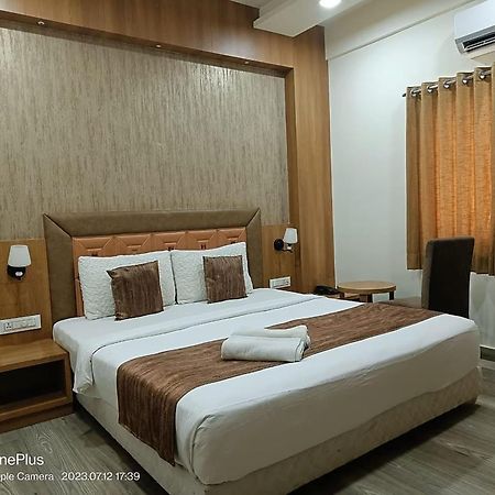 Hotel Aerocity Golden Close To New Delhi Airport 外观 照片