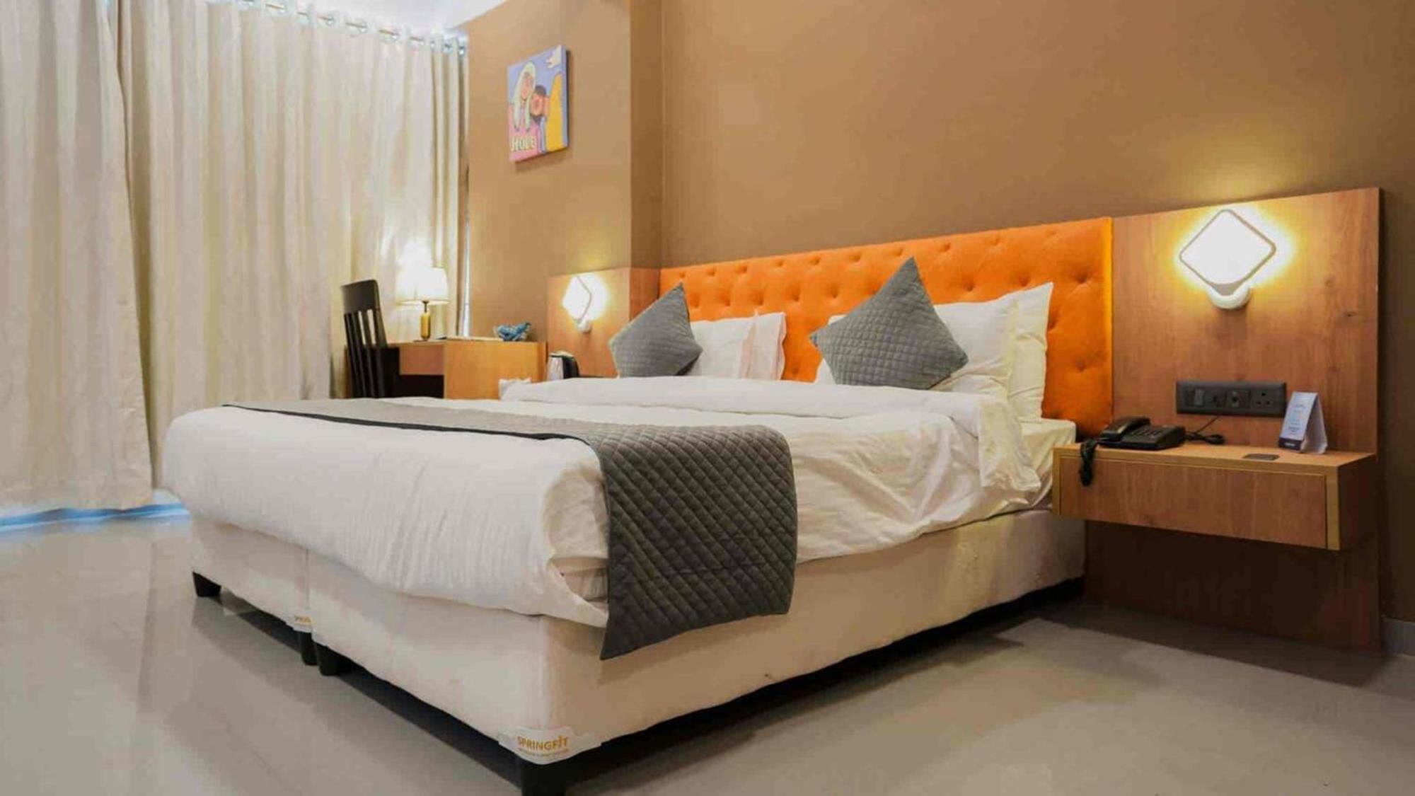 Hotel Aerocity Golden Close To New Delhi Airport 外观 照片