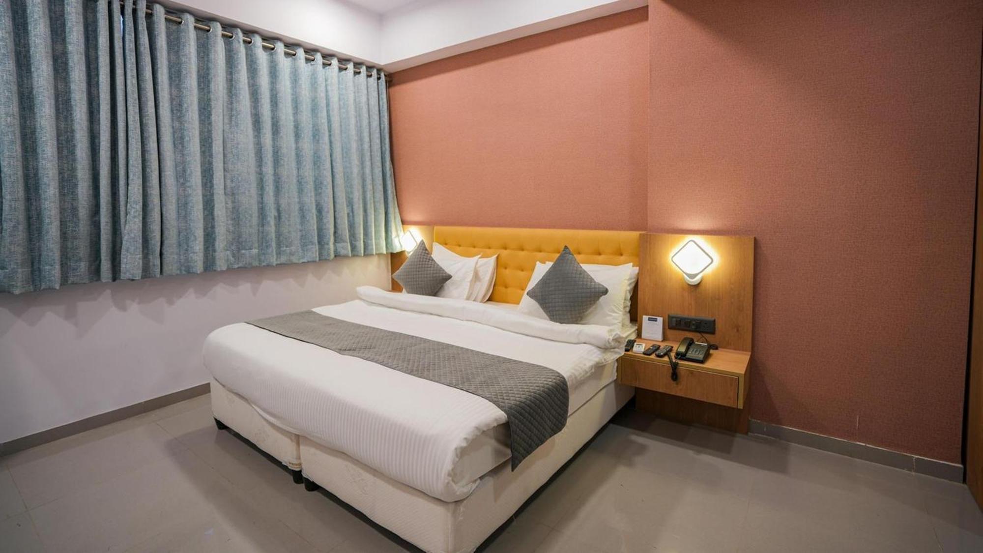 Hotel Aerocity Golden Close To New Delhi Airport 外观 照片