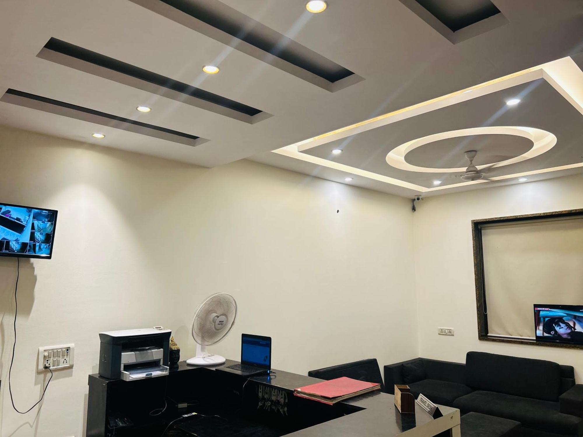 Hotel Aerocity Golden Close To New Delhi Airport 外观 照片