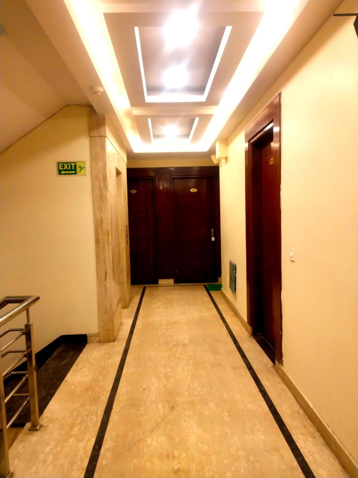 Hotel Aerocity Golden Close To New Delhi Airport 外观 照片