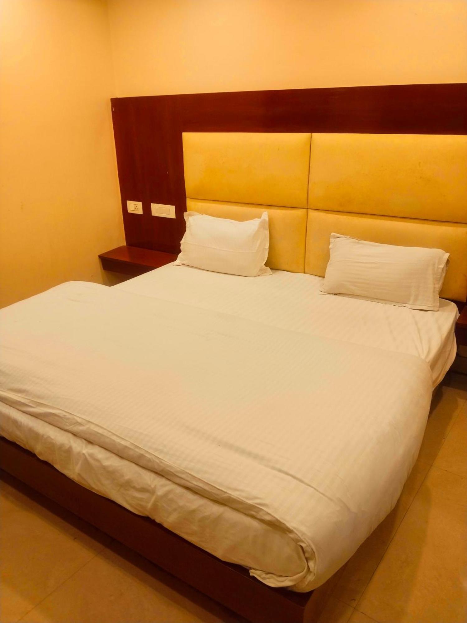 Hotel Aerocity Golden Close To New Delhi Airport 外观 照片