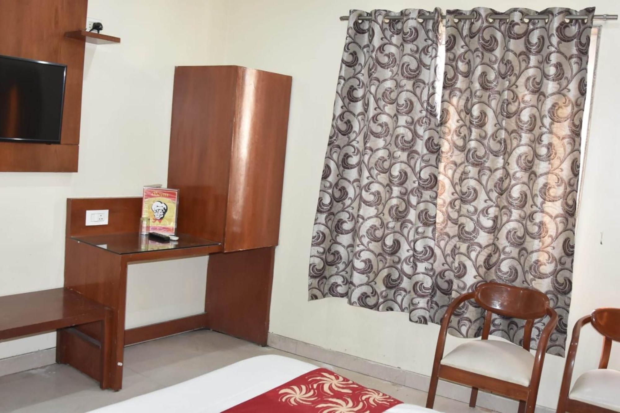 Hotel Aerocity Golden Close To New Delhi Airport 外观 照片